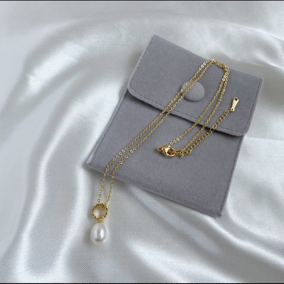 Authentic Pearl Necklace Gold Brand New - Picture 2 of 6